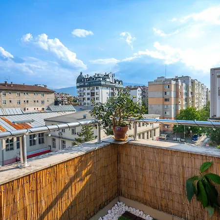 Spacious 2bd Flat With Secure Free Parking *