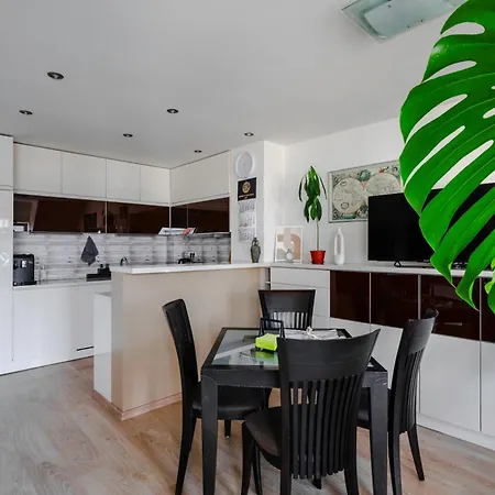 Apartment Spacious 2bd Flat With Secure Free Parking *